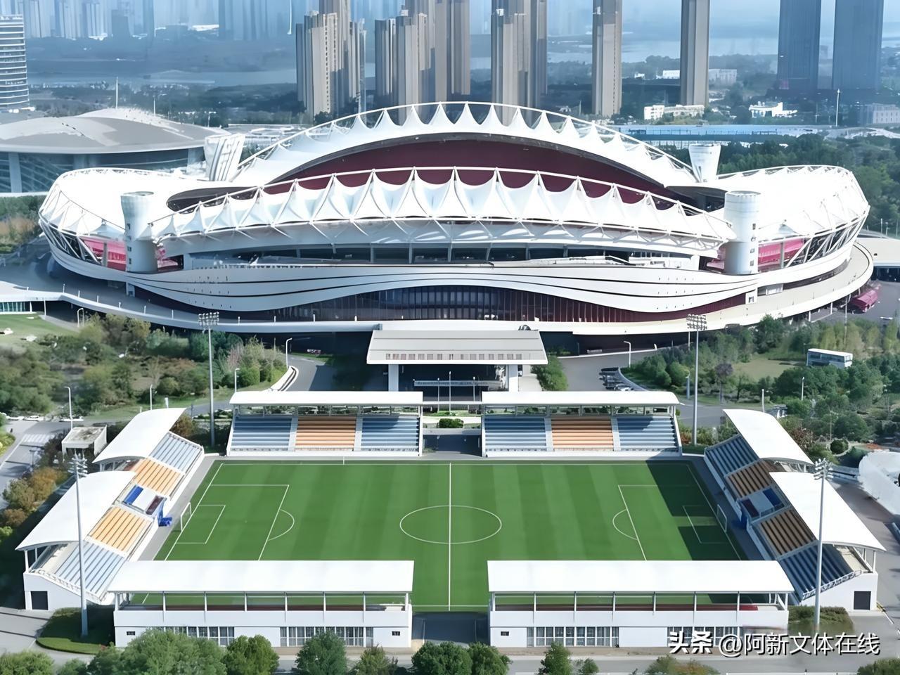 据武汉广电文体在线消息，新赛季武汉车谷江大女足将正式启用武汉体育中心专业足球场。