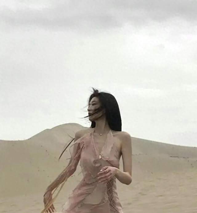孙千下班照爆火：松弛感才是打工人的顶级魅力