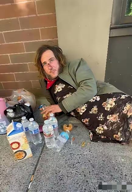 美国的流浪汉为什么这么多？看来美国人的房产并不是纯粹的私有制，而是变相的公有制。