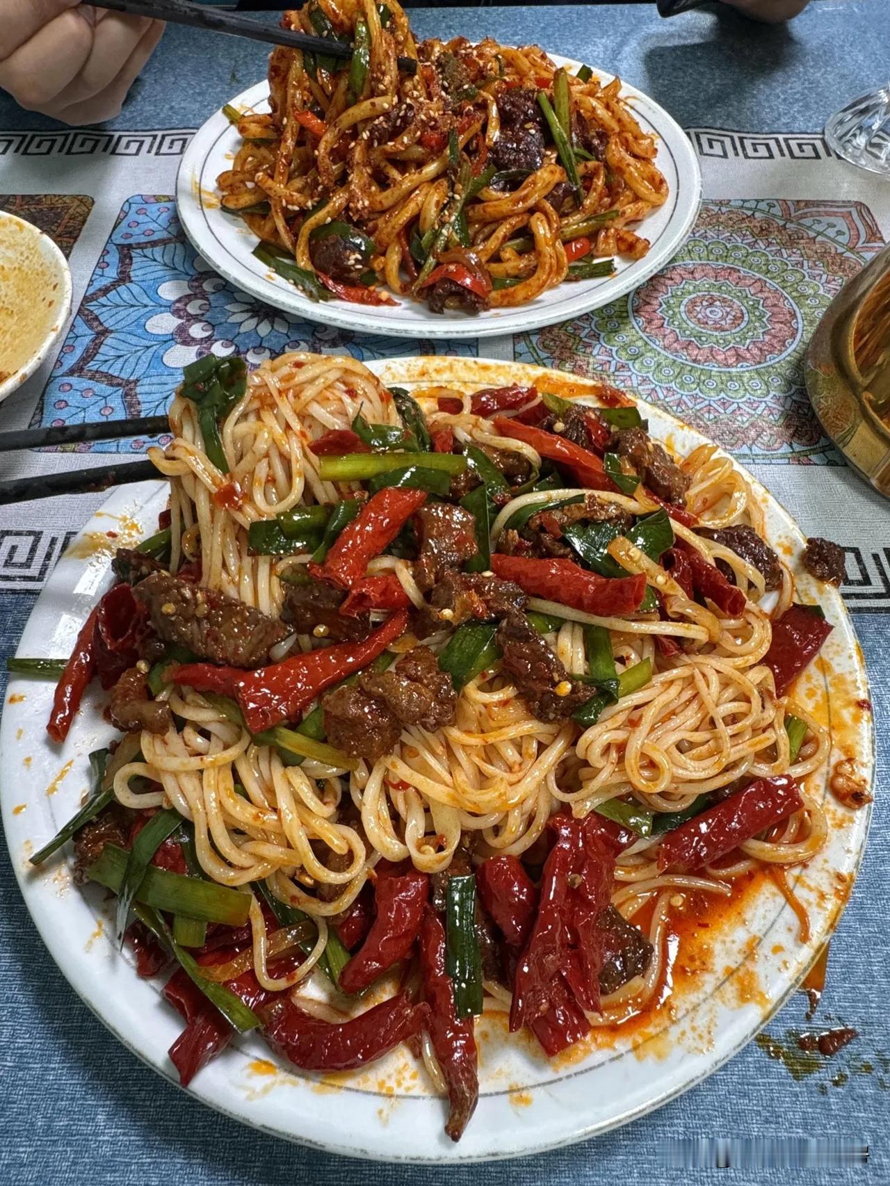 新疆的面简直是人间美味！新疆人对面食爱得深沉，把简单面团玩出了花样。就说新疆拌面