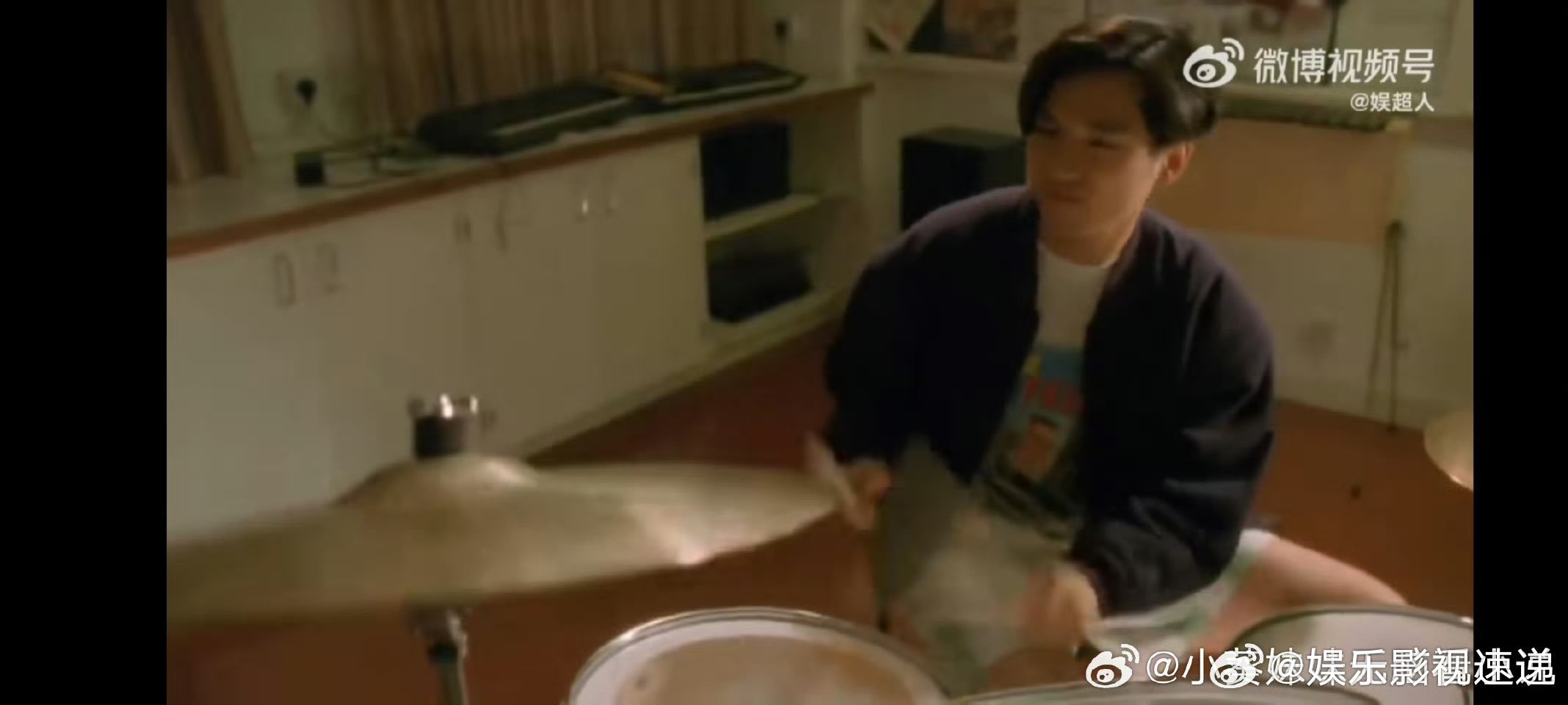 不愧是内娱第一鼓手 Beyond的音乐就是有让人反复爱上的魔力。叶世荣的鼓技加持