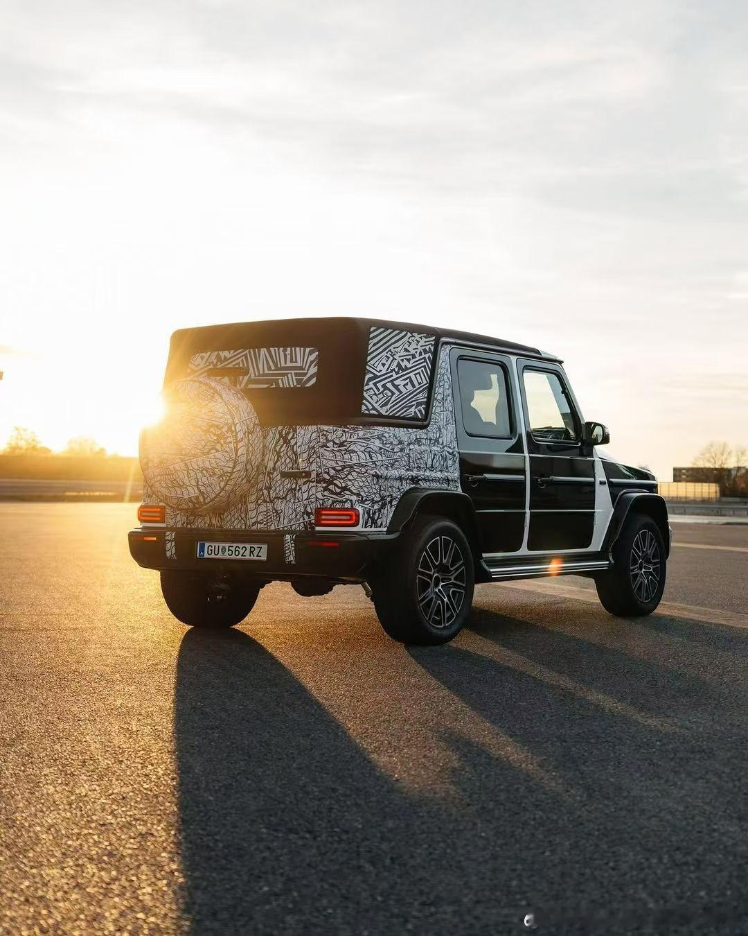 原厂的敞篷大G快来了，巴博斯这次抢先发布了相当于，首批配额明年年中交付，选配通道