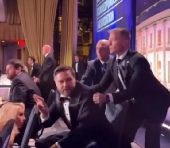 特朗普堪称美国政坛最“坎坷”的政客，短时间内四次遭遇制式刺杀威胁，却次次全身而退