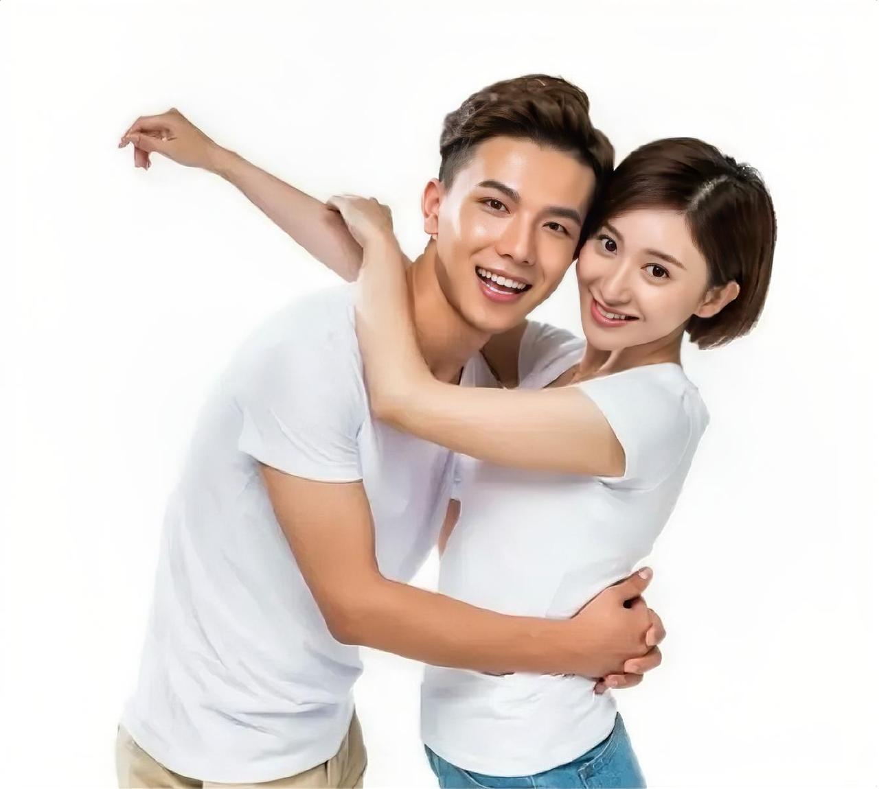 一位两性专家说：
“男人喜欢一个女人，就会忍不住的去拥抱、亲吻，而女人喜欢一个男