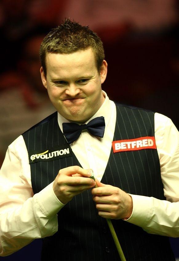 1. 关键局灯光故障
8-8关键局，他击打蓝球时，邻台空球台灯光突然亮起，反光干