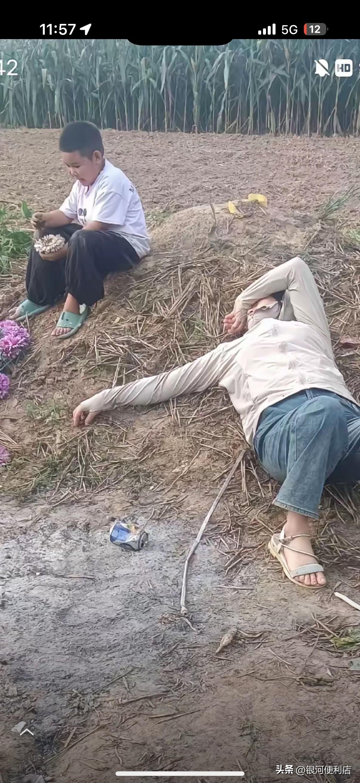 丈夫离世三月托梦诉思念，妻子携子扫墓泪崩：你起来看看我们

丈夫意外离世三个月后