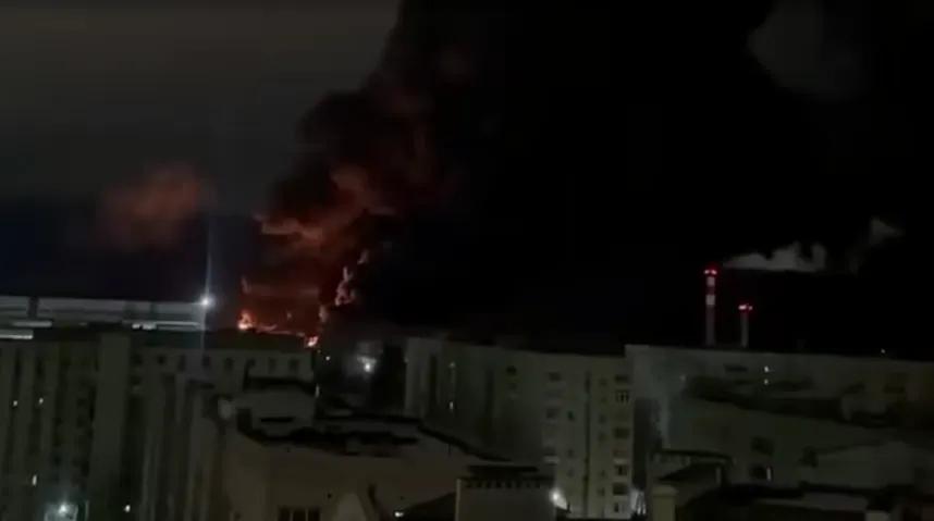 它生产通信系统、电子情报和雷达设备，并生产安装在军事设备上的监视和制导系统部件。