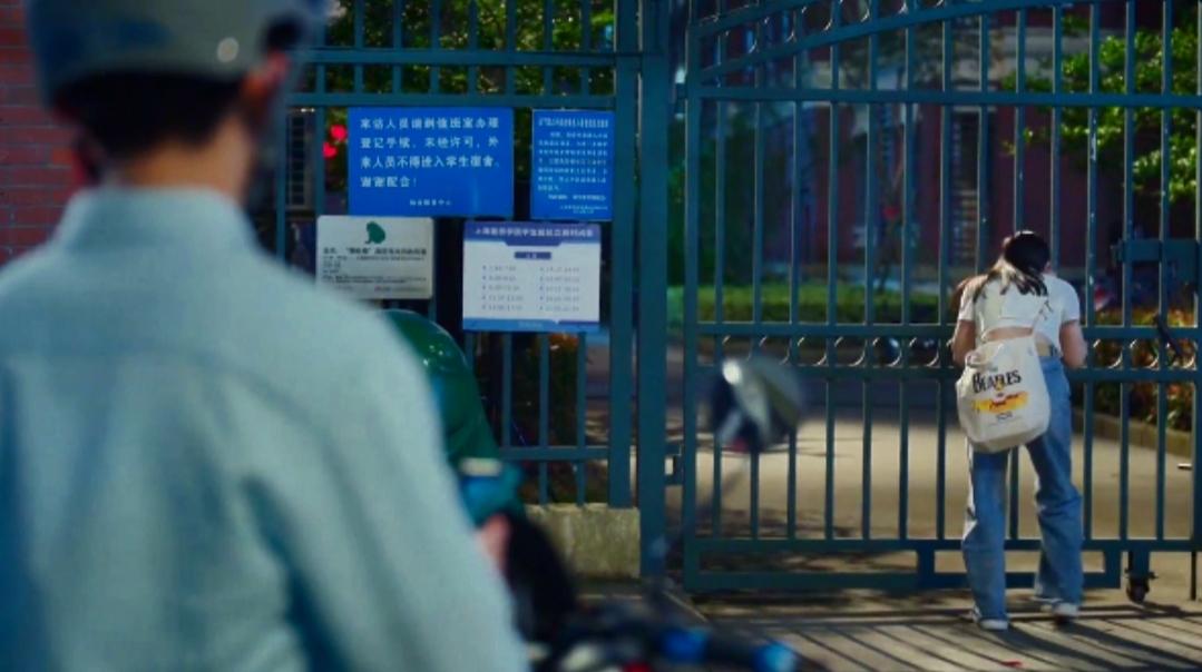 据媒体报道，广东生态工程职业学院近期发生了一起引人深思的事件。一名学生因家中突发