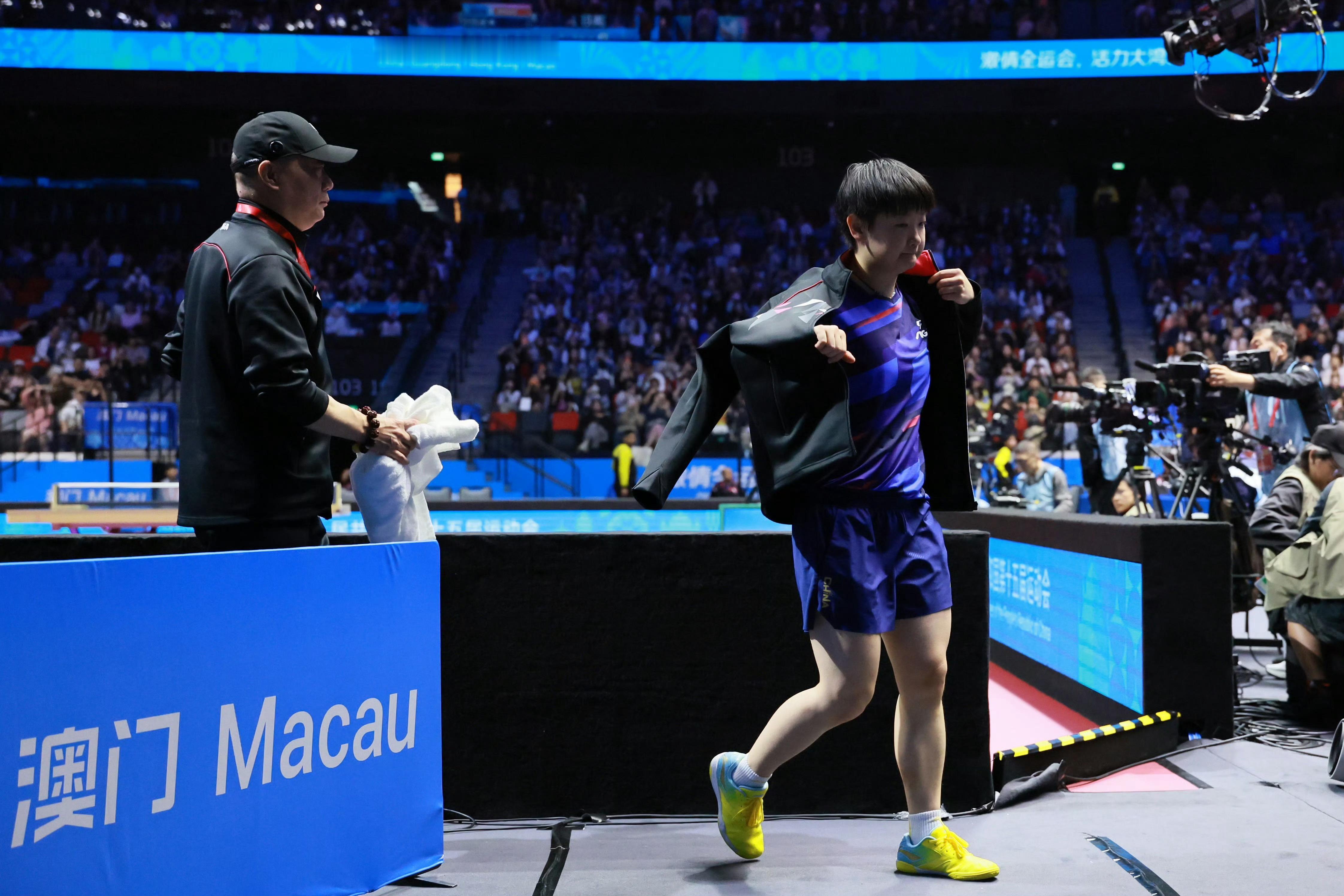 仿佛“大佬出街”，拉近一看其实是个暖心小肉包