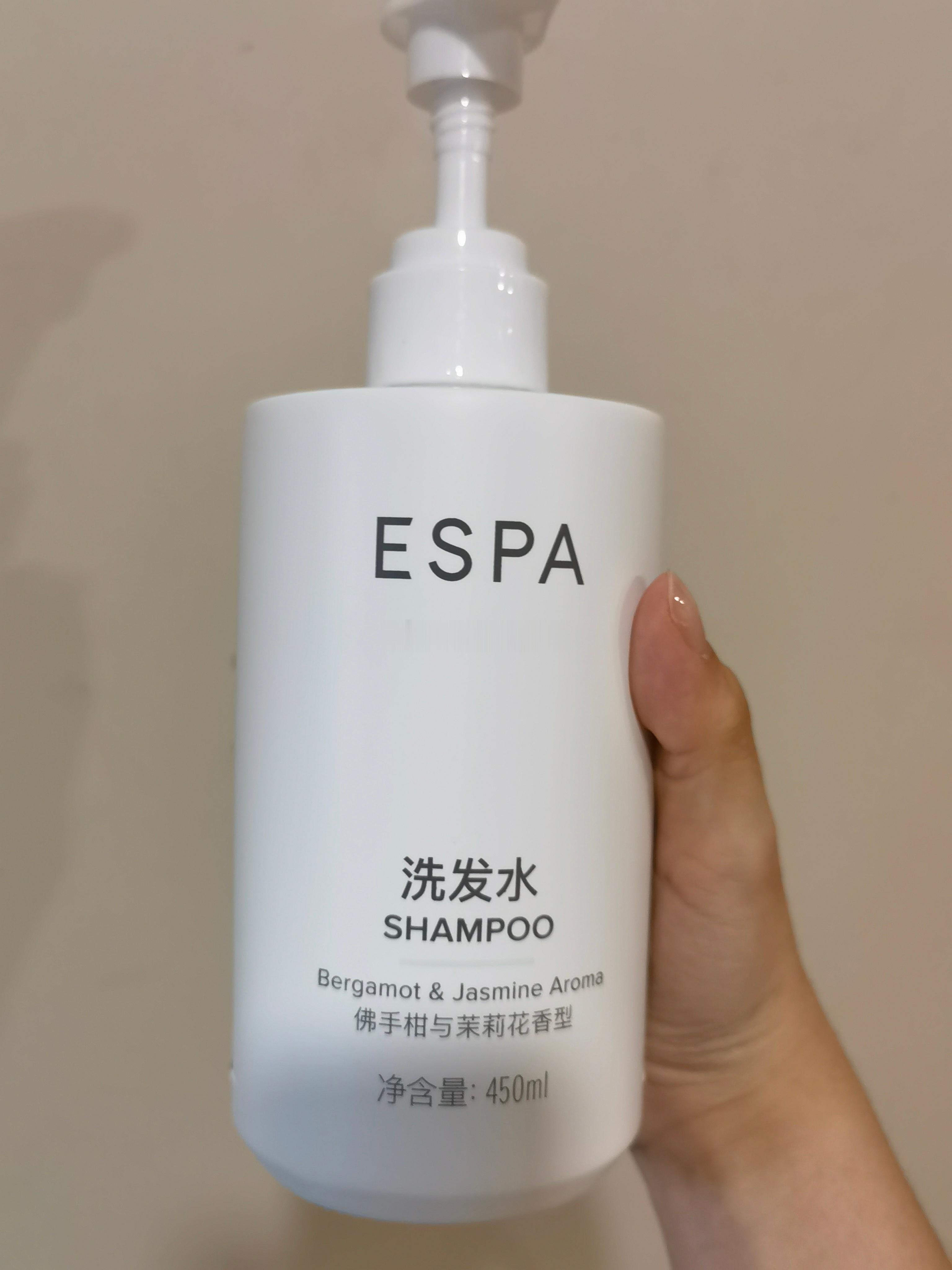 看小红书博主测评跟风种草了亚朵的洗发水，真挺好用的。我头发是漂染多次的受损发，比