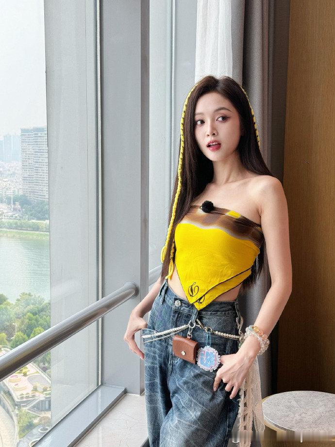 果然人美的穿啥都是好看的，人美歌甜身材棒，是仙女妹妹没错了～～ ​​​