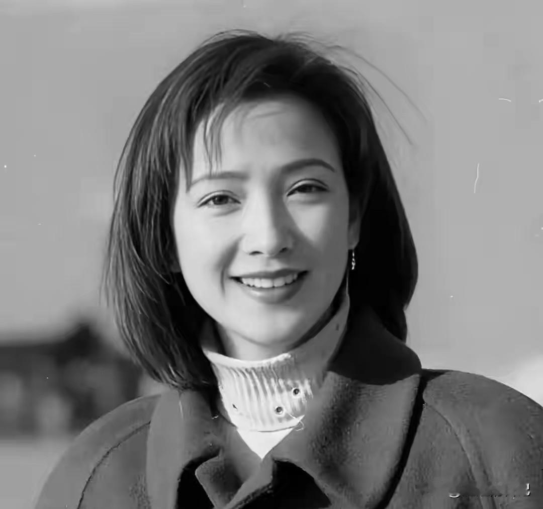 惊闻何晴去世，这么美的一个女演员，才61岁，就离开了这个世界。
有人说，今年走了