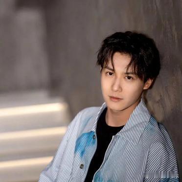 娱乐资讯：1.郑业成在《一点浩然气》无限延期后，接拍了与彭小苒合作的《明月苍茫》