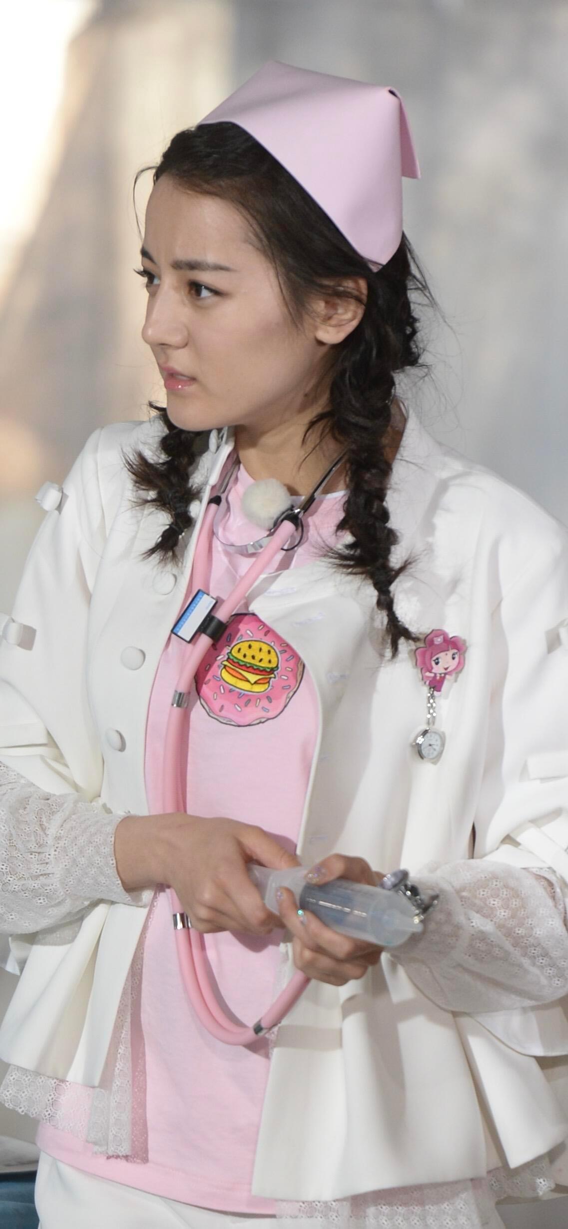 Angelababy 迪丽热巴跑男护士装甜妹与酷姐 