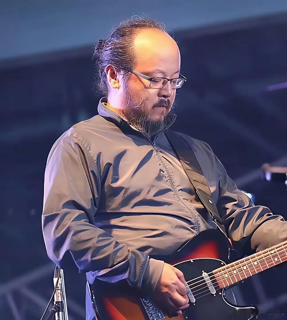 被一位网友的评价笑不活了
王菲“严选”的男人果然没错，
窦唯成“仙”了，
谢霆锋