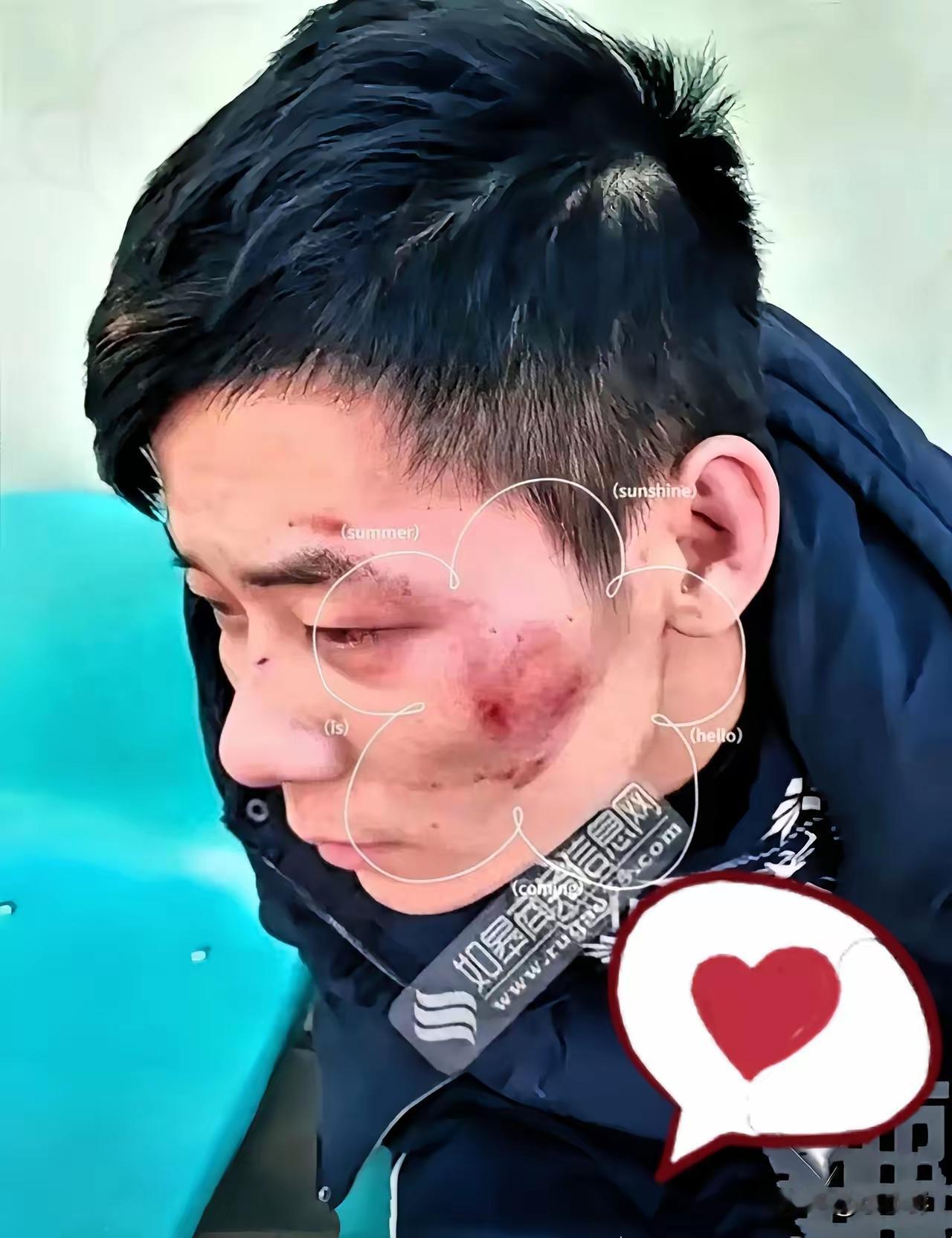 深夜被 6 名混混围堵，他转身冲进武警营区！哨兵一个动作，让全网破防：这才是真正