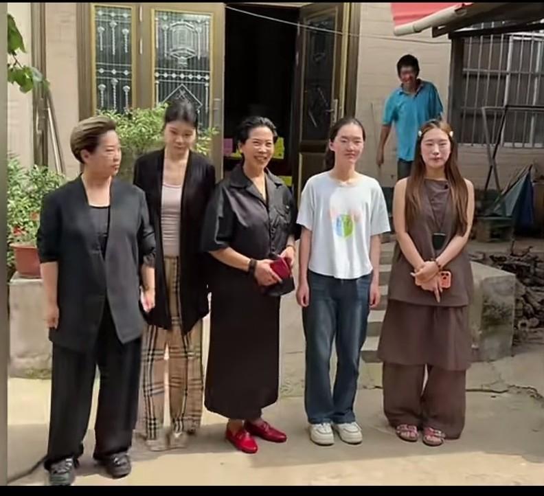 河南女孩韩雅平699分考上清华！出身于一个贫苦的家庭，母亲残疾卧床，父亲打零工，