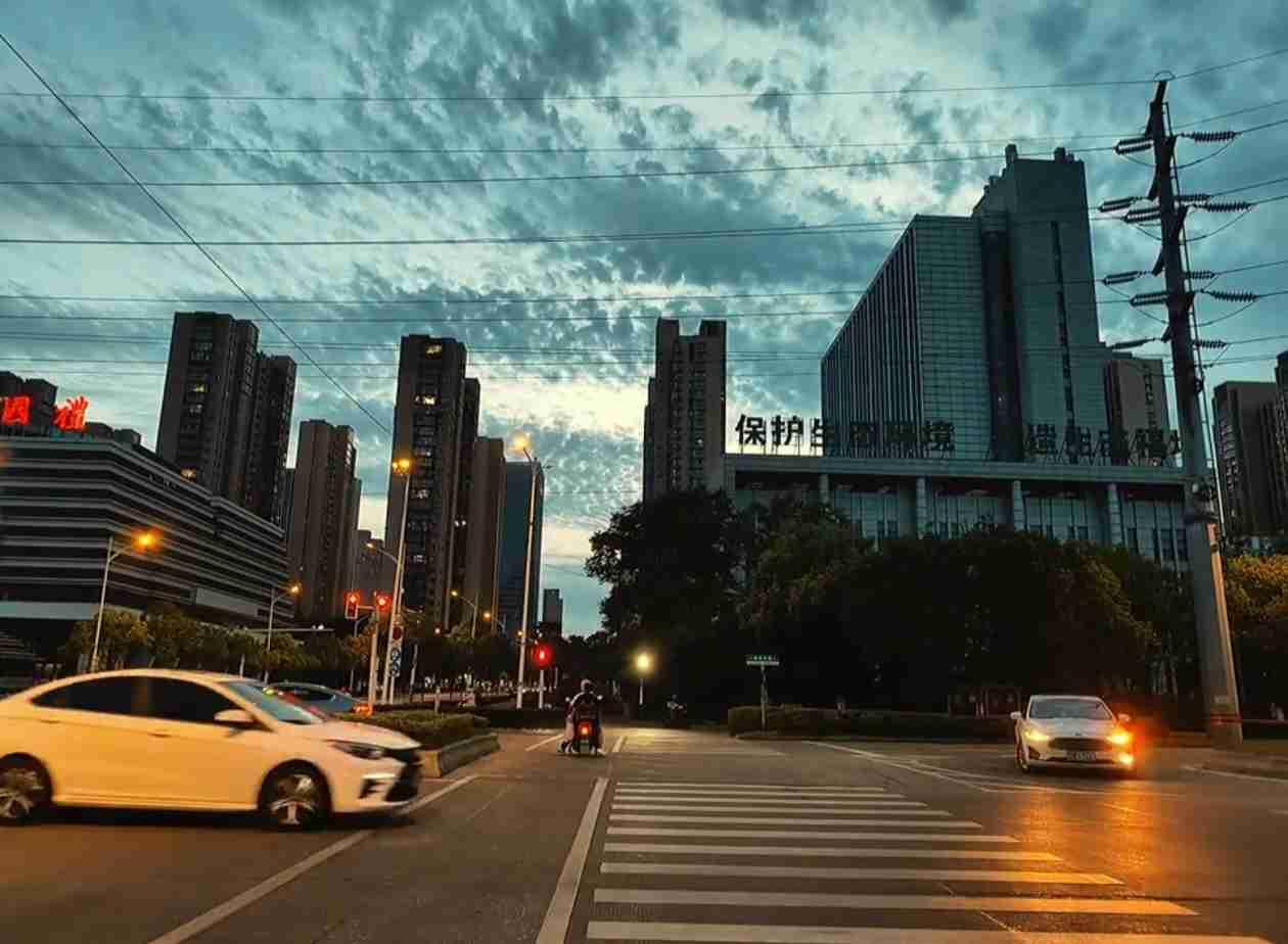 我的今日状态：😁轻松愉快
我这里的天气：☀️晴天

人生就是在"看透"和"学会