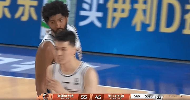 新疆压制广厦谁能想到，第三节已经领先两位数了




新疆主场气势如虹，三节已经