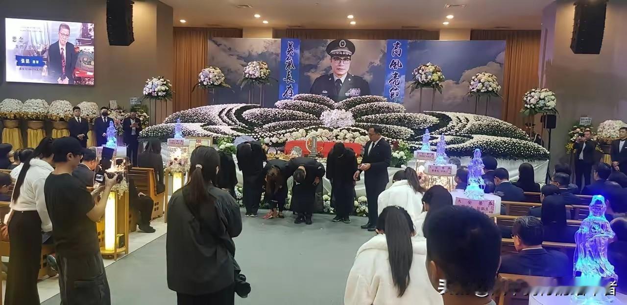 台北市议员张志豪
在社交平台发文，
向所有来送父亲张铭将军最后一程的人表达感谢。