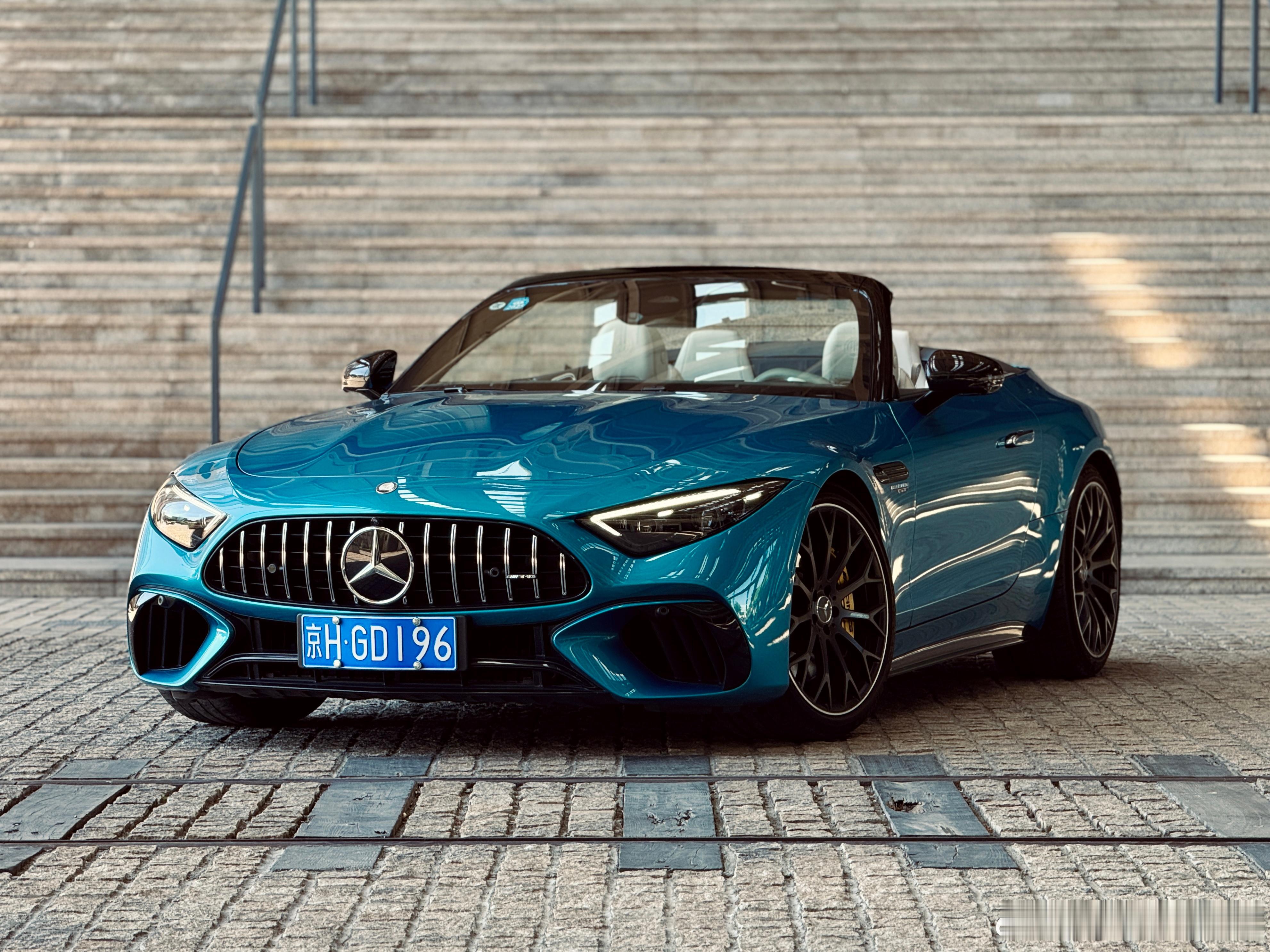 “给我一个200万不买911，买AMG SL63的理由？”“喜欢一个人，需要理由