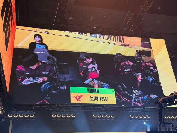 PEL春季赛第二周突围赛 小年夜当然适合这比赛更加搭配了，我已经按捺不住自己期待