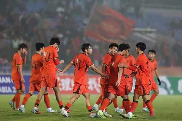 【U17国足2-0完胜卡塔尔 挺进世少赛！】北京时间5月13日，U17亚洲杯小组