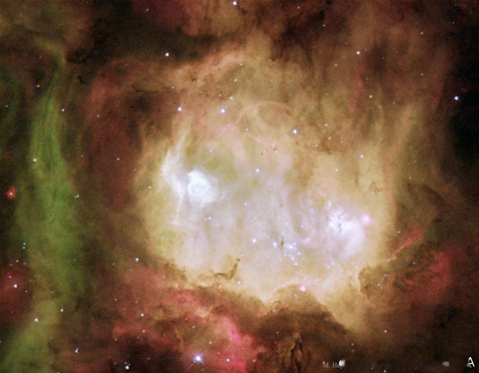 万圣节的起源古老且与天文学有关。自西元前五世纪以来，人们就将万圣节就被作为一个交