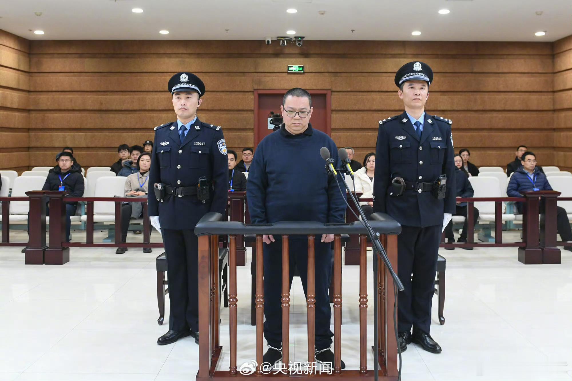 白天辉二审死刑 经审理查明：2014年至2018年，被告人白天辉利用担任华融（香