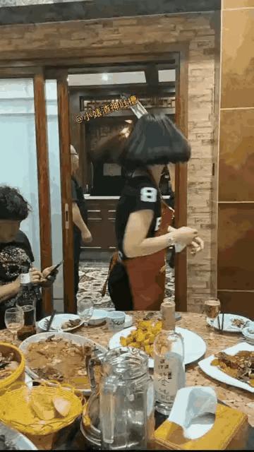 搞这些花里胡哨的，最后都是消费者买单[笑哭]