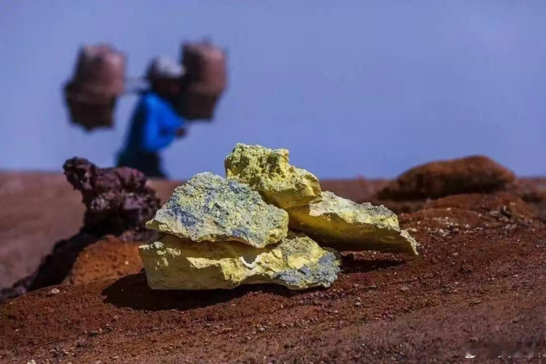 境外间谍窃取稀土稀土是极重要的战略物资，我国对稀土相关物项实施出口管制。但近年来