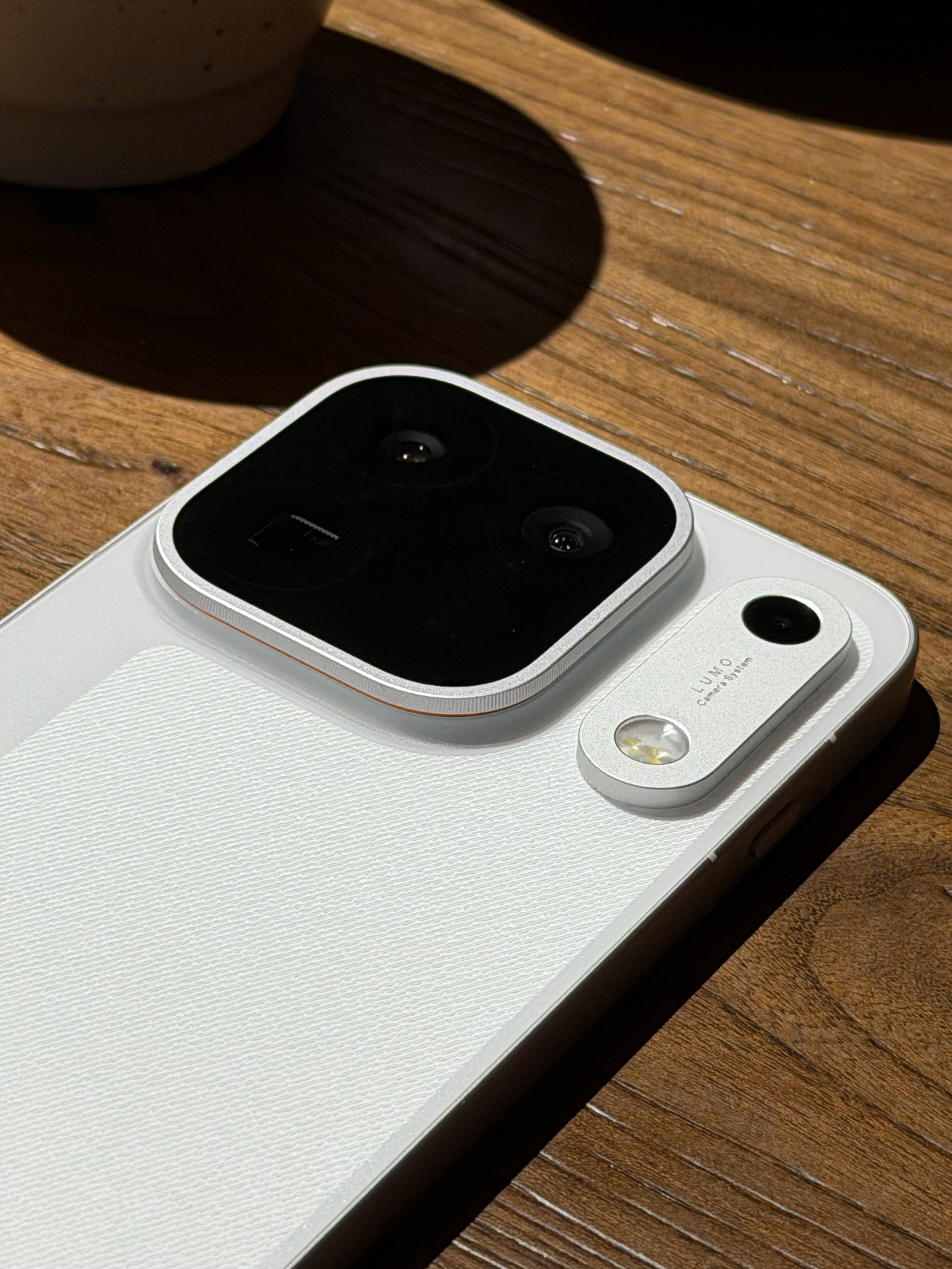 虽然有争议，可我就觉得 oppo Find X10 Prommax 有辨识度，很