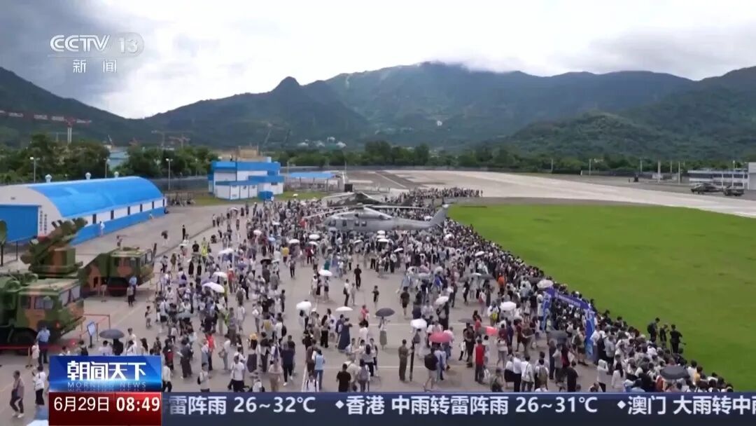 累计来访98万人，在军营观演出、走近各式装备，驻港部队军营开放活动现场视频曝光