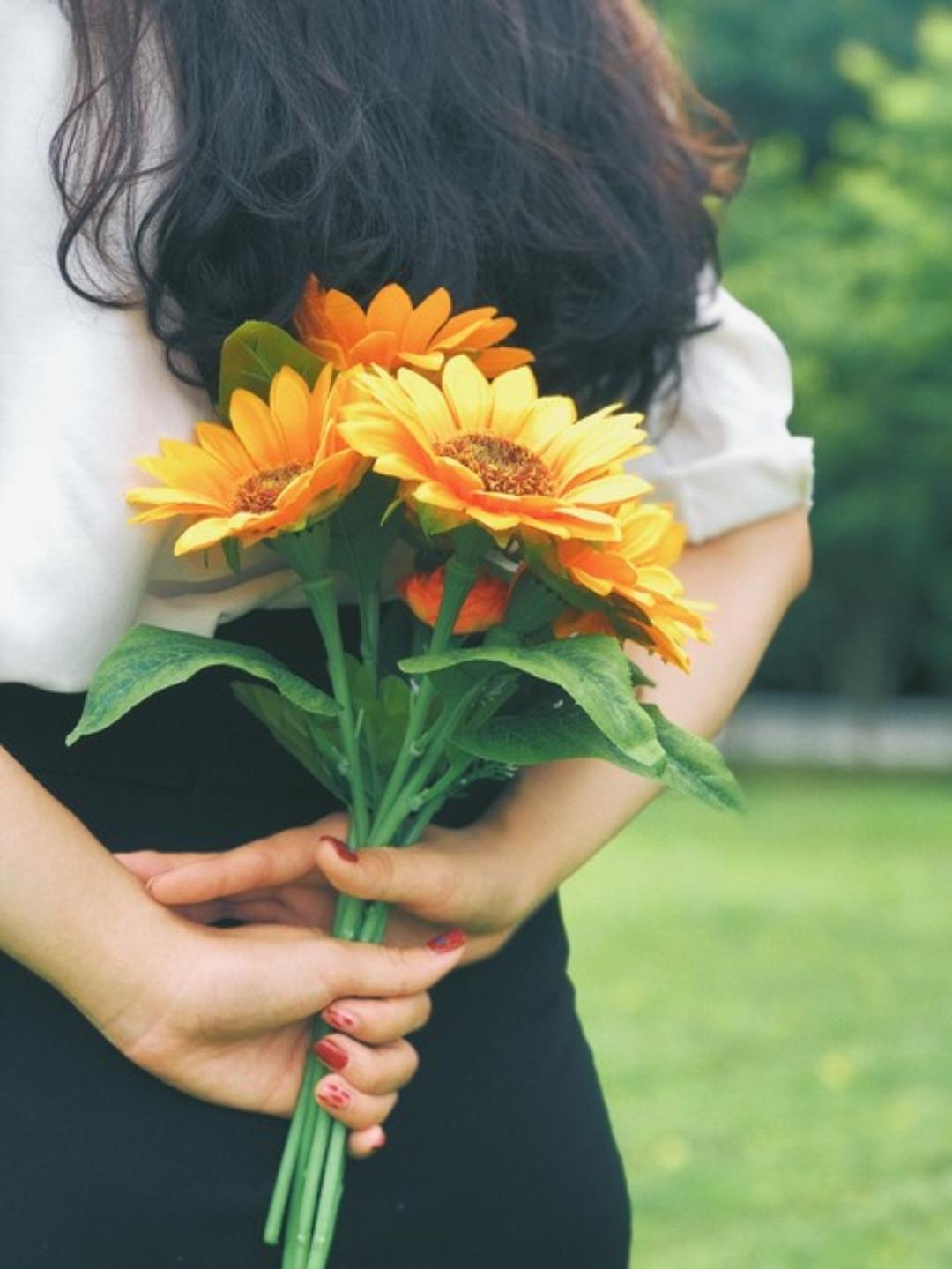 信不信？
一个真正的全职妈妈是不可能辛苦的，整天抱怨的，
极有可能是假的“全职妈