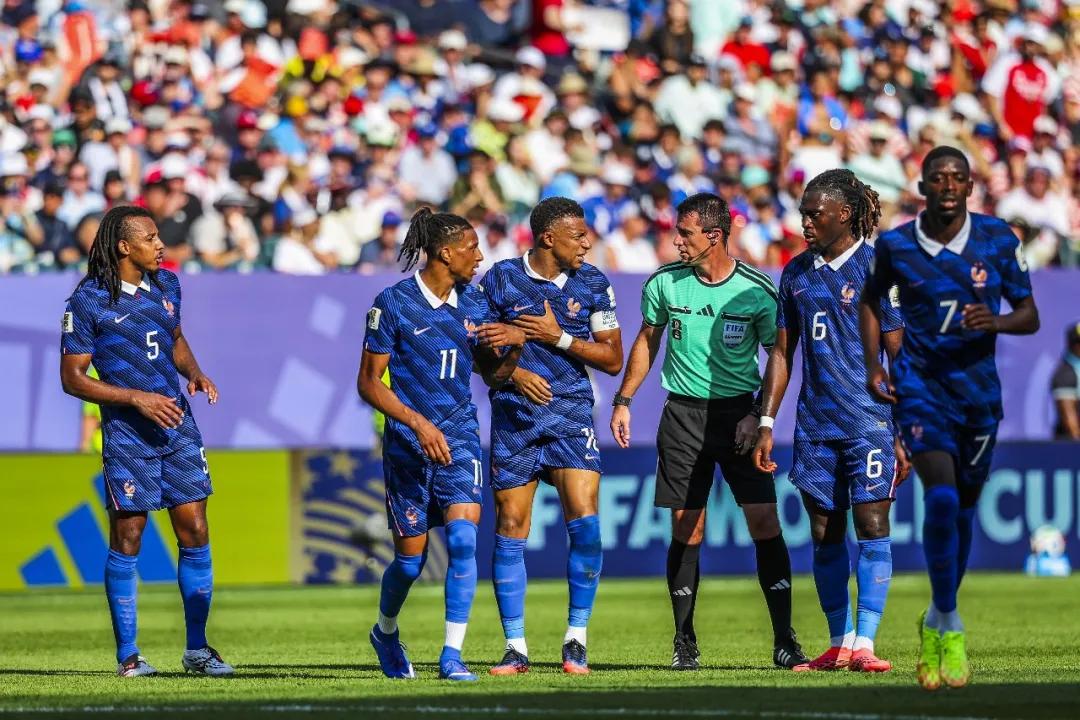 世界杯归化成主旋律，国足该抄谁作业？
2026美加墨世界杯，归化已成主旋律——法