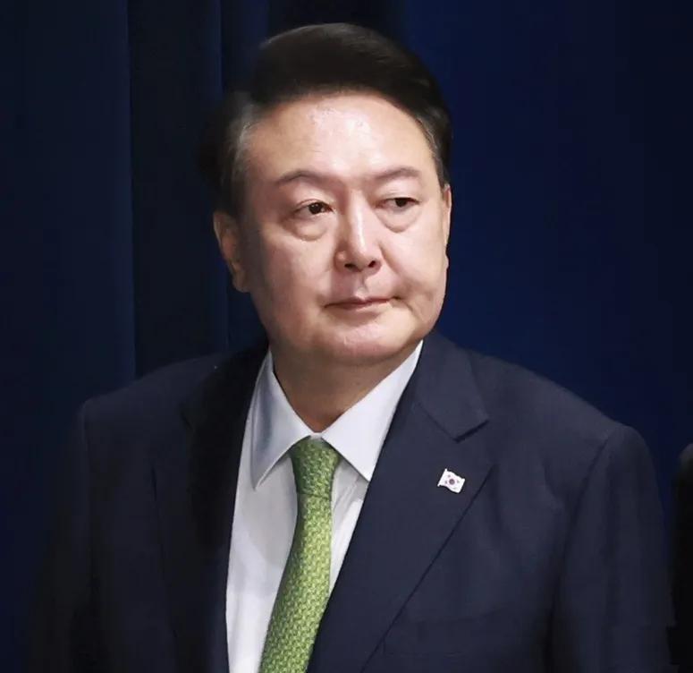 尹锡悦进监狱后，他老婆会如何？2024最后一天终于如愿以偿！尹锡悦为自己能早日进