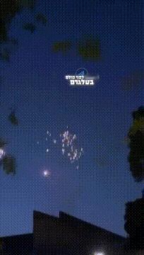 6月12日凌晨，黎巴嫩真主党武装向被占领的地区，以色列非法建立的，犹太人定居，基