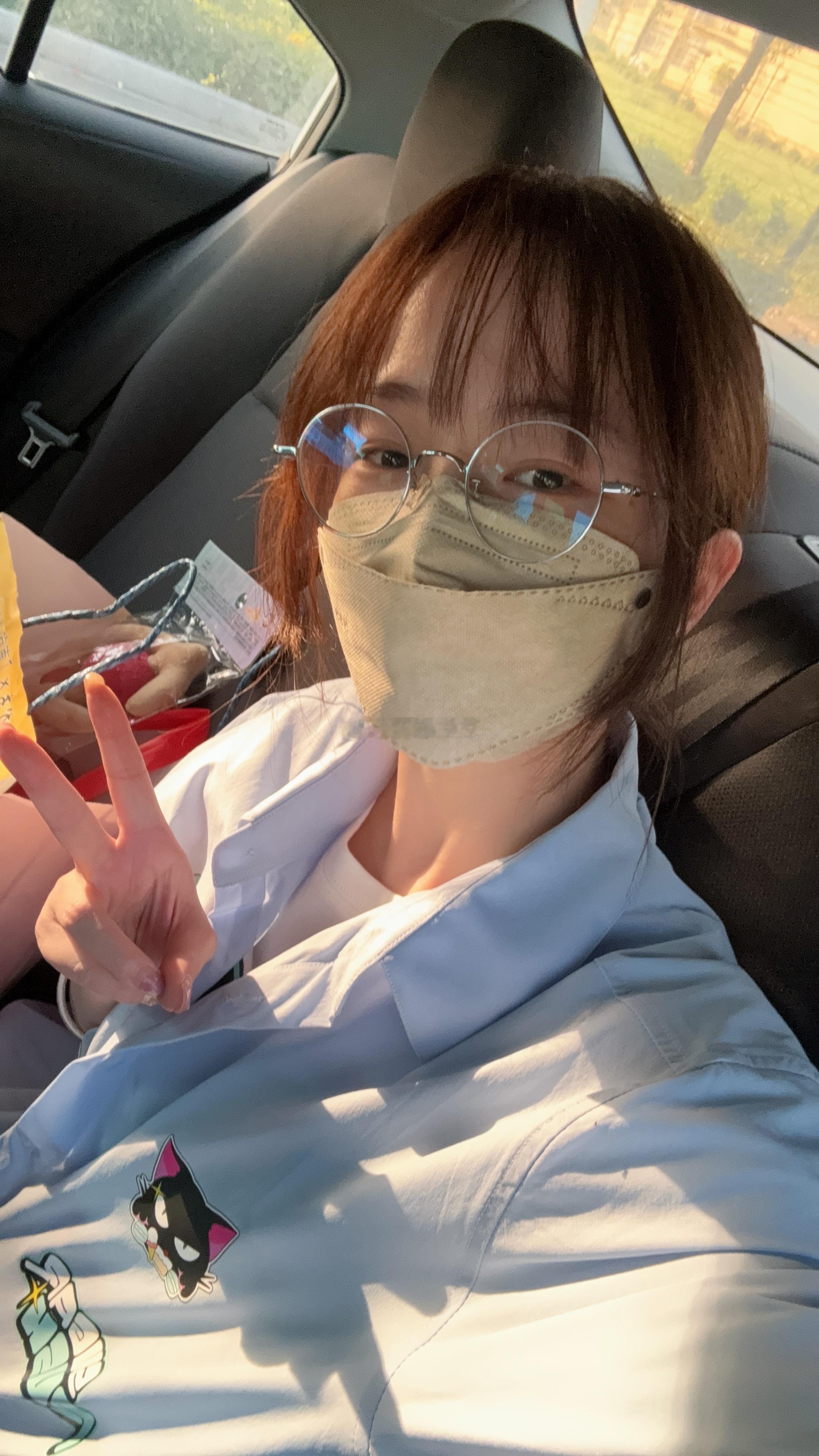 回程了😋听说DQ的新联名好吃已经跃跃欲试了！！ ​​​