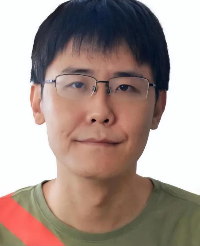 [中国赞]2002年，22岁的清华高材生刘海洋，在动物园将浓硫酸先后泼向五只熊，