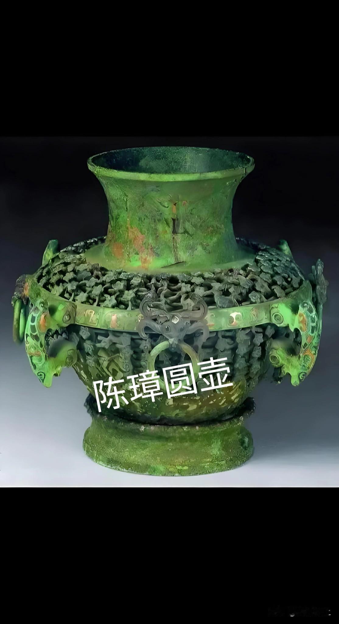 国宝面世差点又被遗弃，80年代盱眙马湖村万以全清理水渠时，在一个铜壶里发现40斤