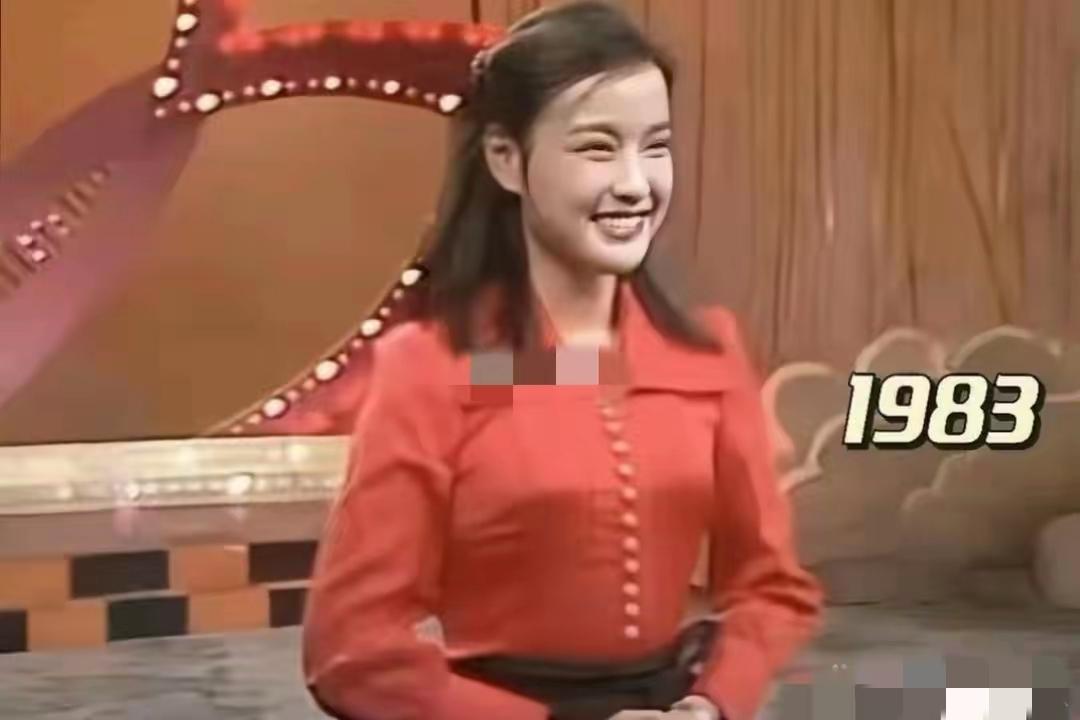 42年前的刘晓庆，那时她才33岁没有磨皮，没有滤镜，美得那叫一个纯粹!