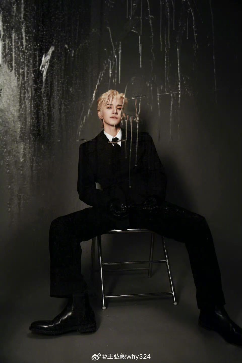 王弘毅生日直播王弘毅金发 没人告诉我王弘毅金发也能这么权威啊！支持弟弟多尝试不同