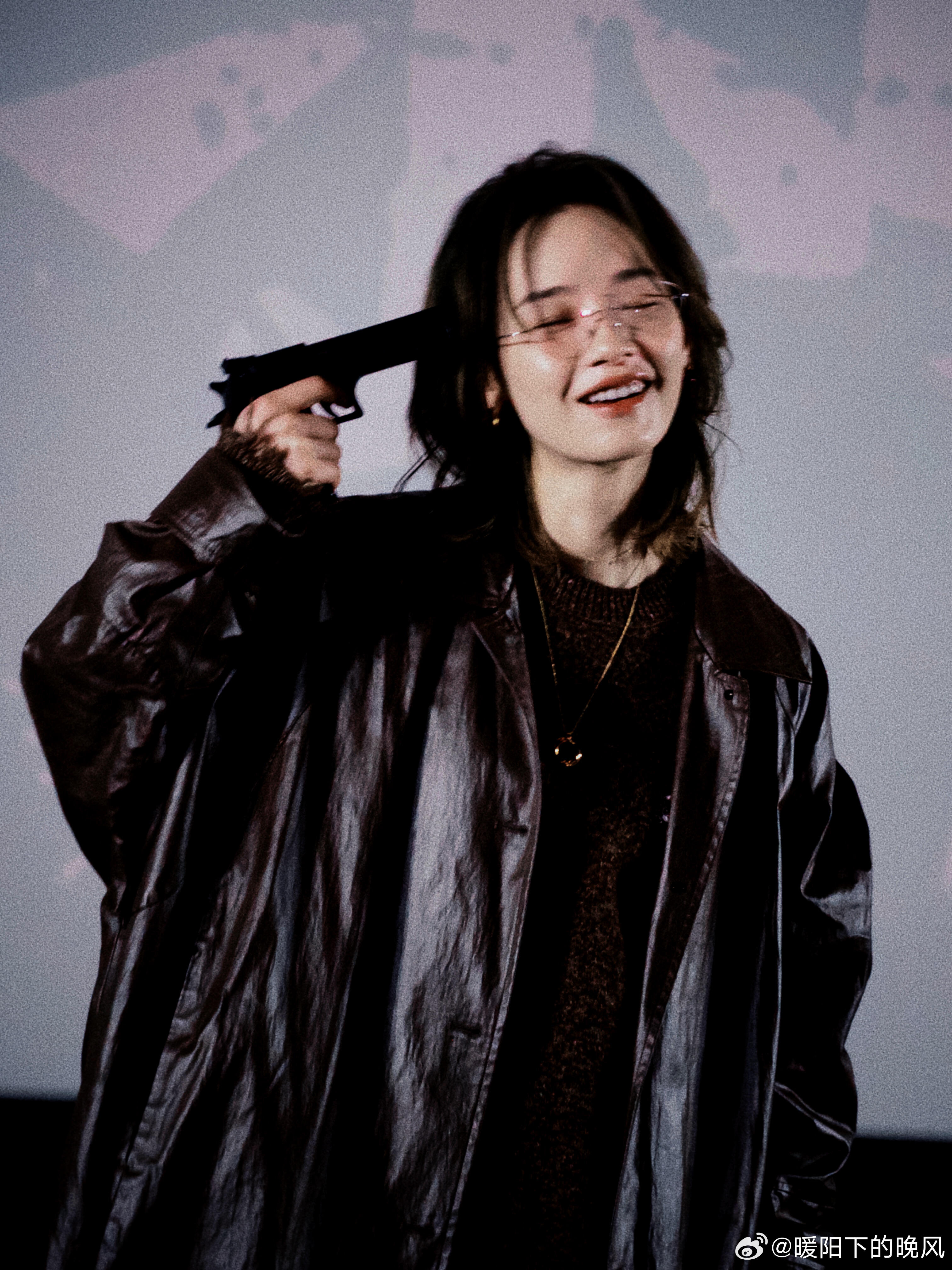 刘雅瑟就这样在剧里阴暗爬行 柏庶连流露情绪都要小心翼翼，在养母面前藏起所有锋芒，