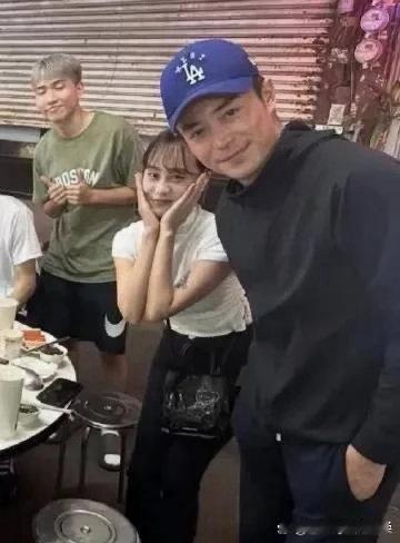 难怪林心如会倾心，颜值气质双双在线，魅力十足。 