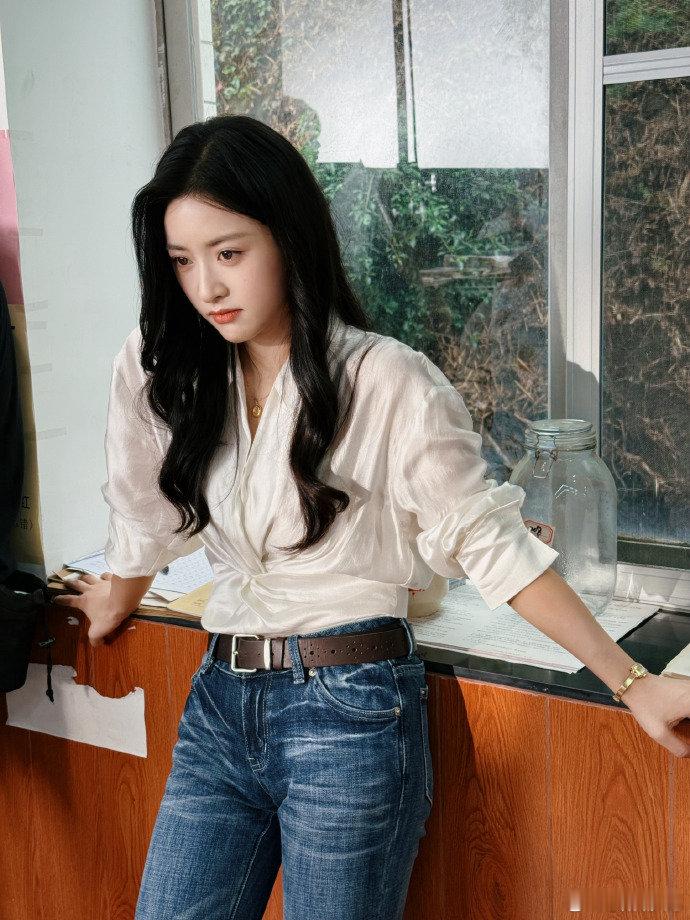 沈月回应年龄焦虑 听完她的发言瞬间被治愈了，其实不用过分纠结年龄，开心自在比什么