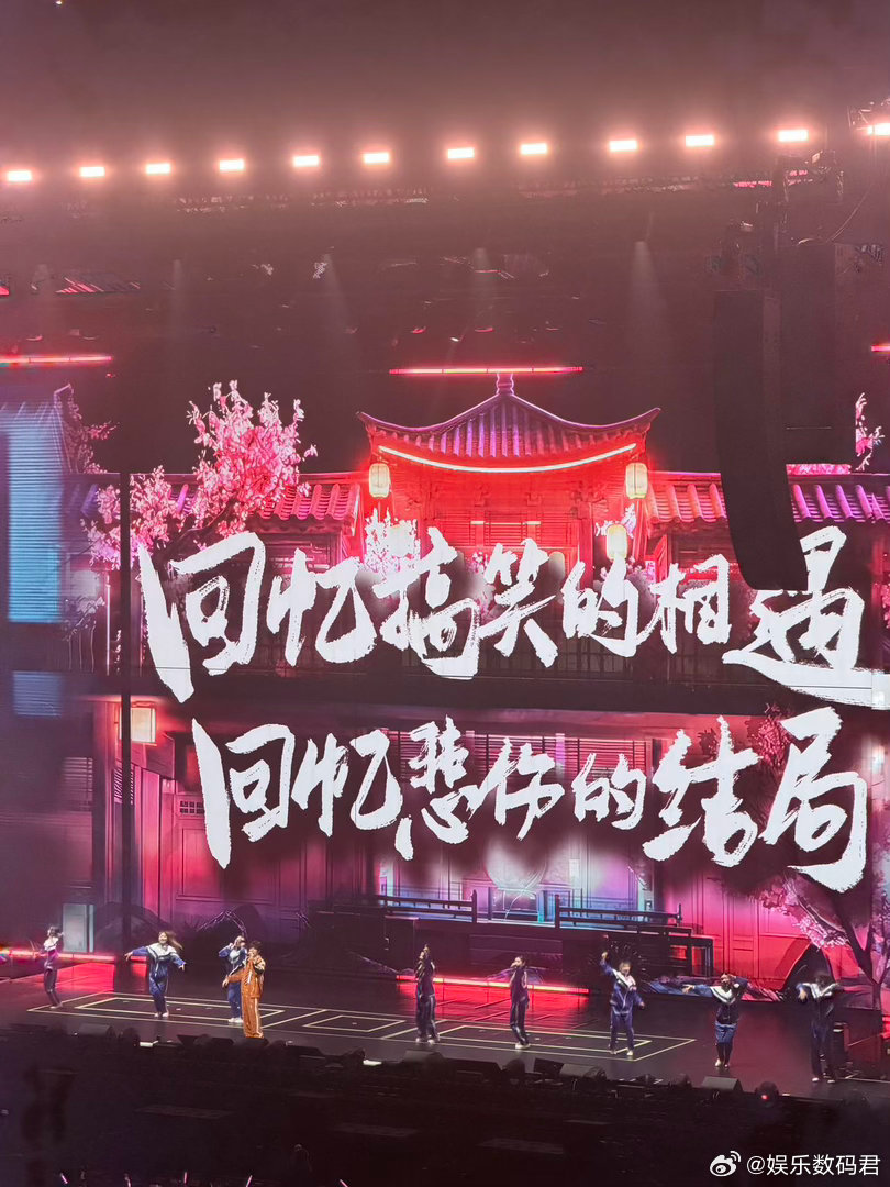 新华网对话徐良徐良说没想到这么多人来看我 那个“年会”环节真的好哭。他不是在开演