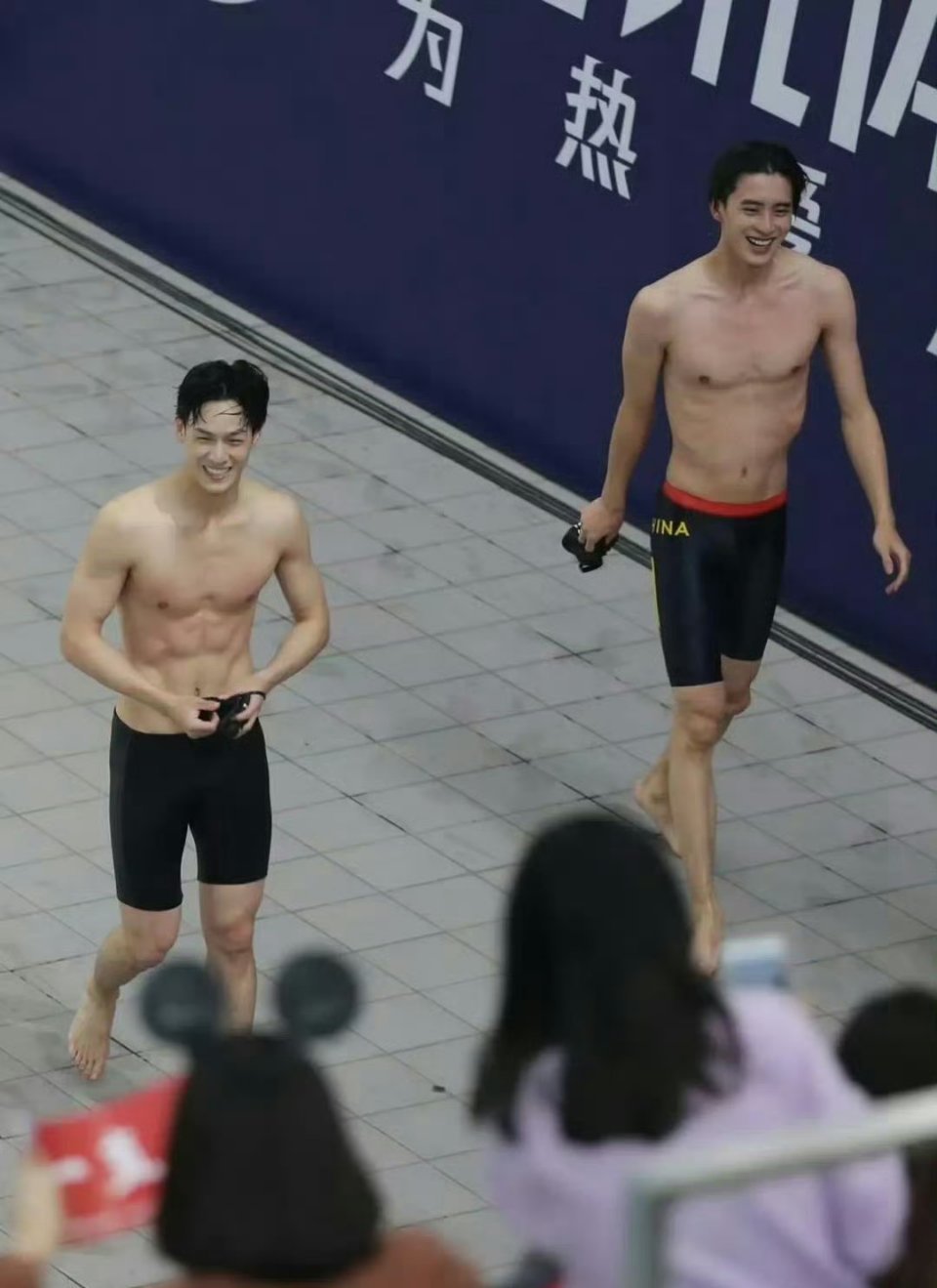 当年的超新星运动会，李昀锐和敖瑞鹏同框 