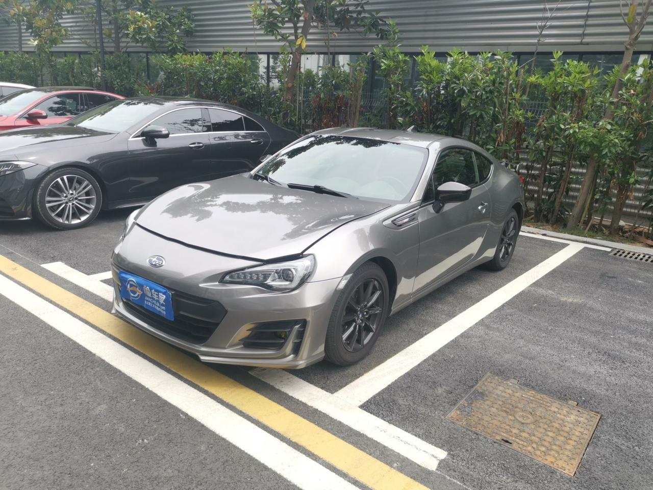 一天一款高颜值二手车！
日系斯巴鲁BRZ，男女都爱；
2门四座硬顶小跑，蓝改灰；