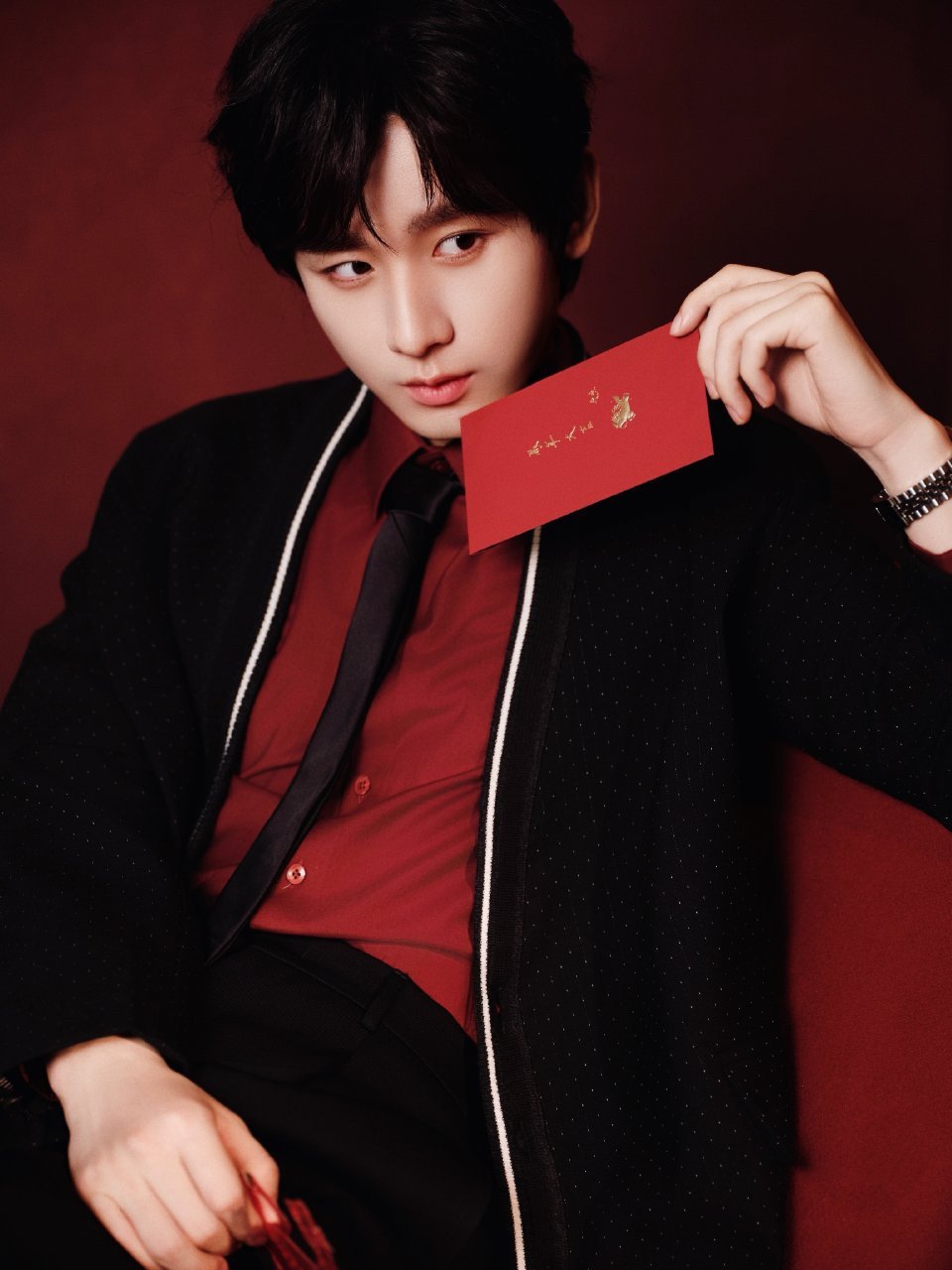 成毅除夕红色衬衫成毅除夕新图成毅除夕新图 