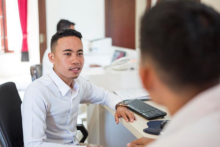 口无遮拦有代价

我过去在单位工作时曾闹出一个天大笑话，也造成了终生遗憾。
那就